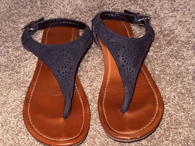 Women Size 7 Buckled Sandals