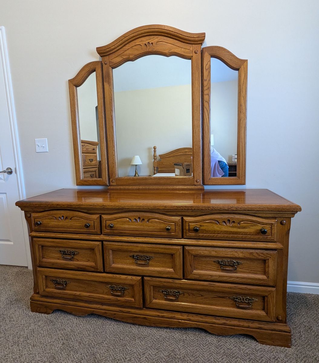 Traditional Bedroom Set