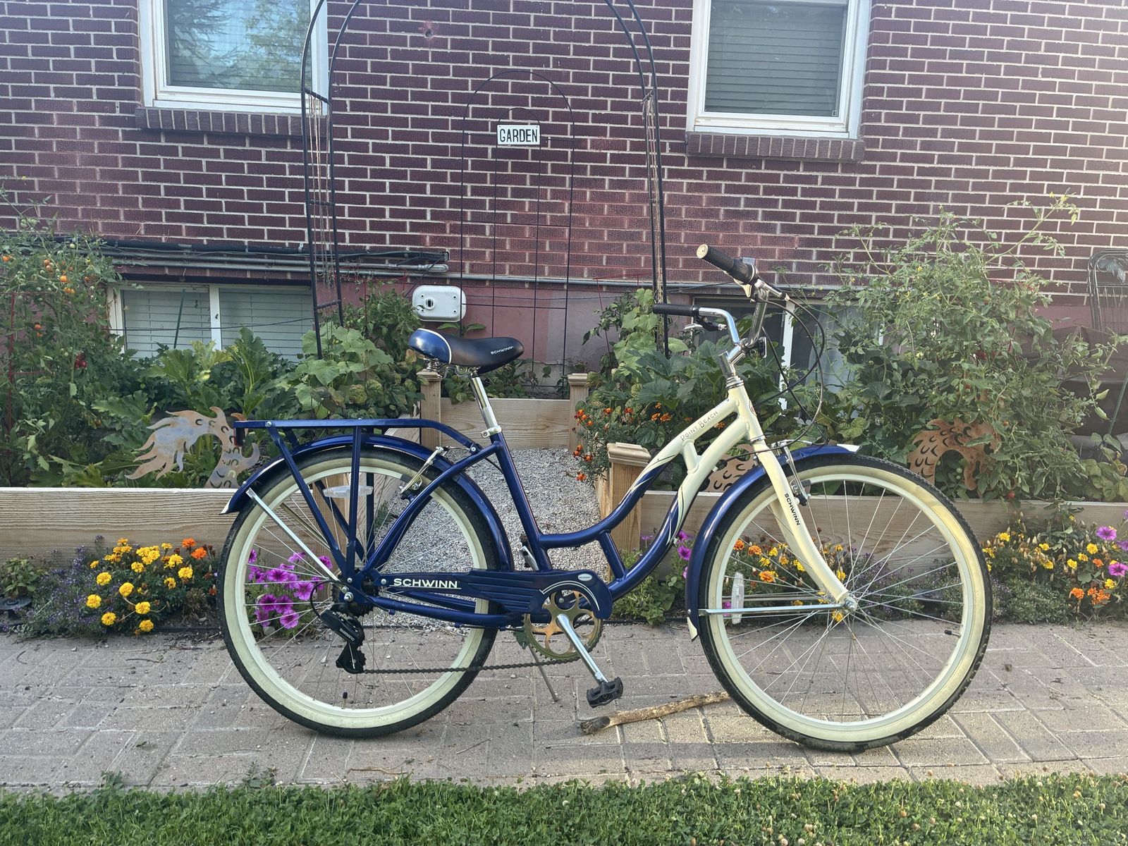Schwinn Point Beach Cruiser