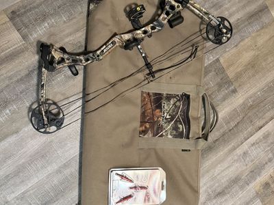 Bear Archery Compound Bow with Tarantula Case and New Thorn Broadheads