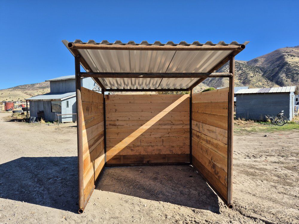 8ft x 10ft loafing shed