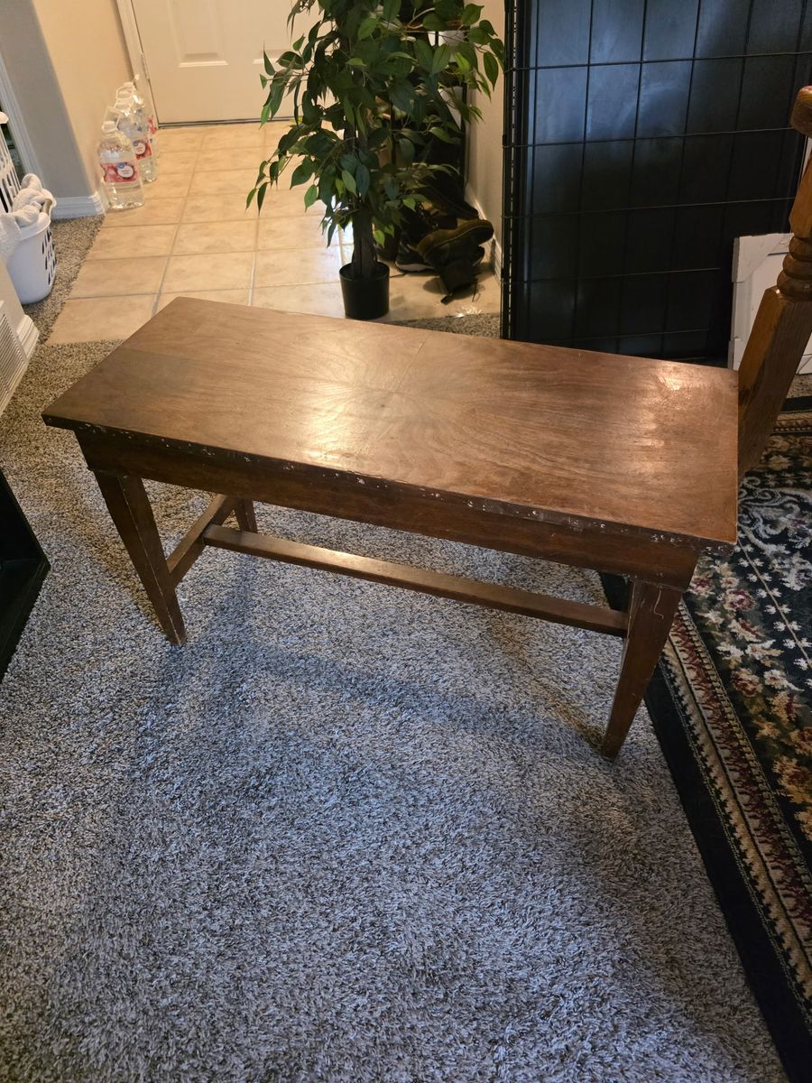 Piano bench