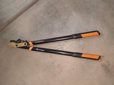 Fiskars PowerGear2 Titanium Bypass Loppers LX92
