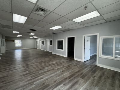 Open space with 5 offices in Sandy