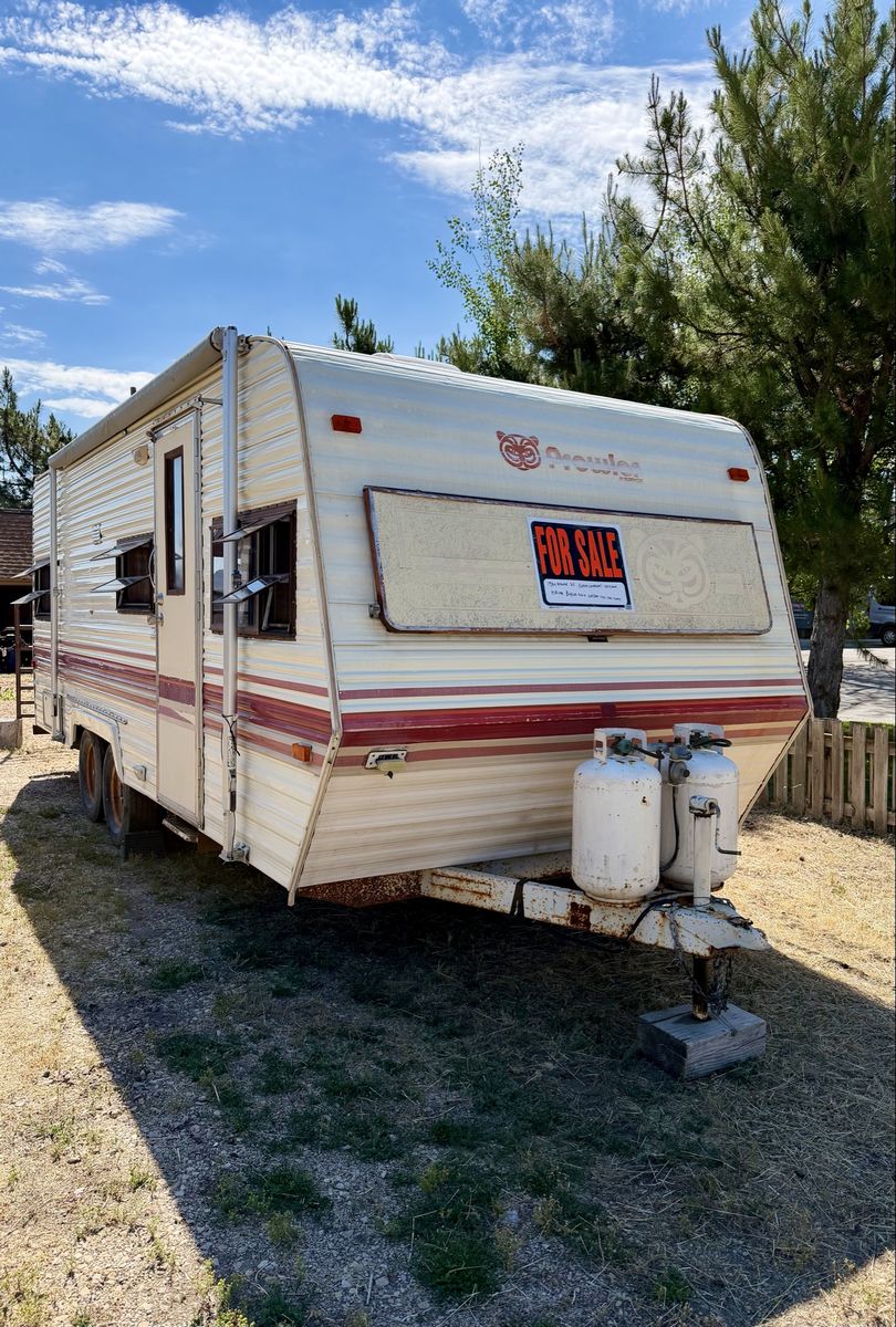 1984 Fleetwood Prowler Travel Trailer 23’