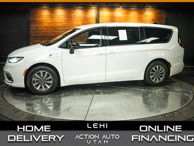 2024 Chrysler Pacifica Plug-In Hybrid Select