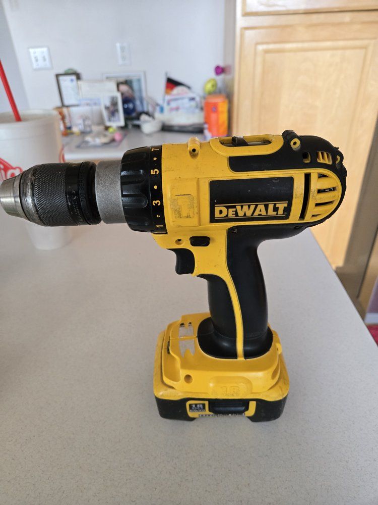 DEWALT 18V HAMMER DRILL