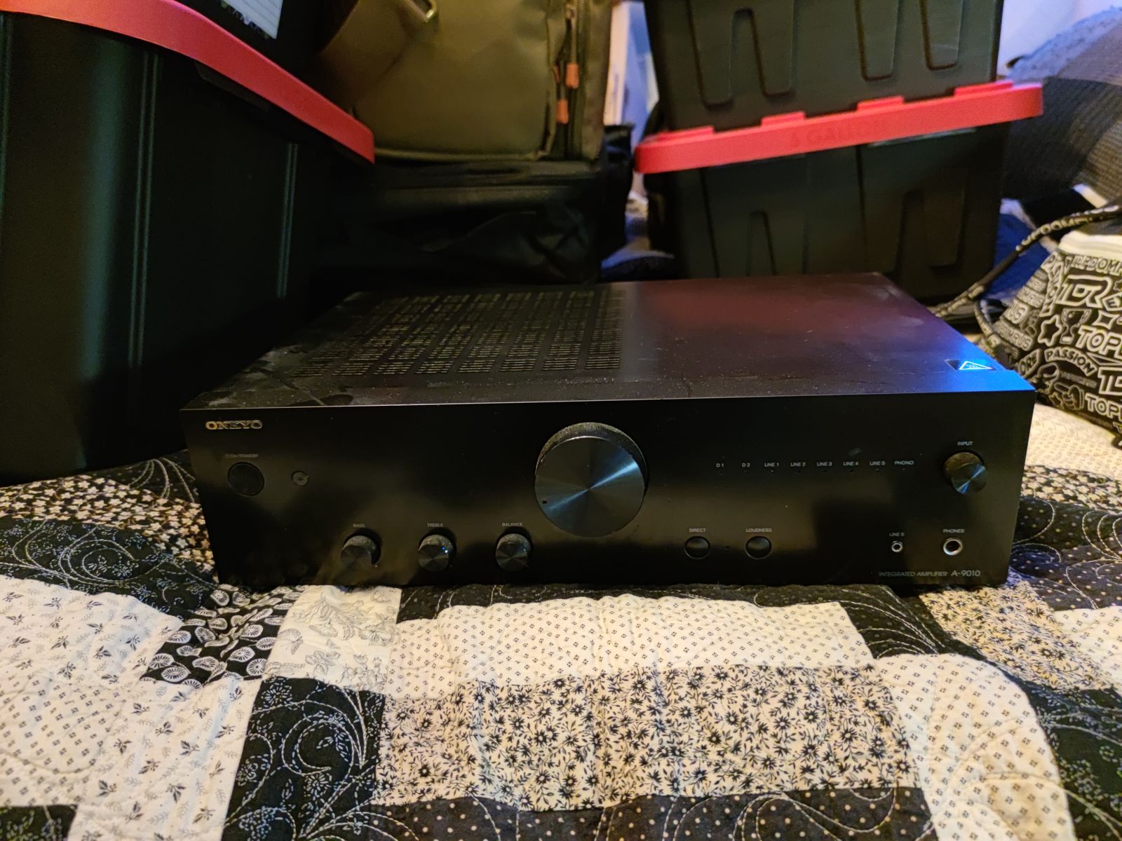 Onkyo A 9010. No sound.