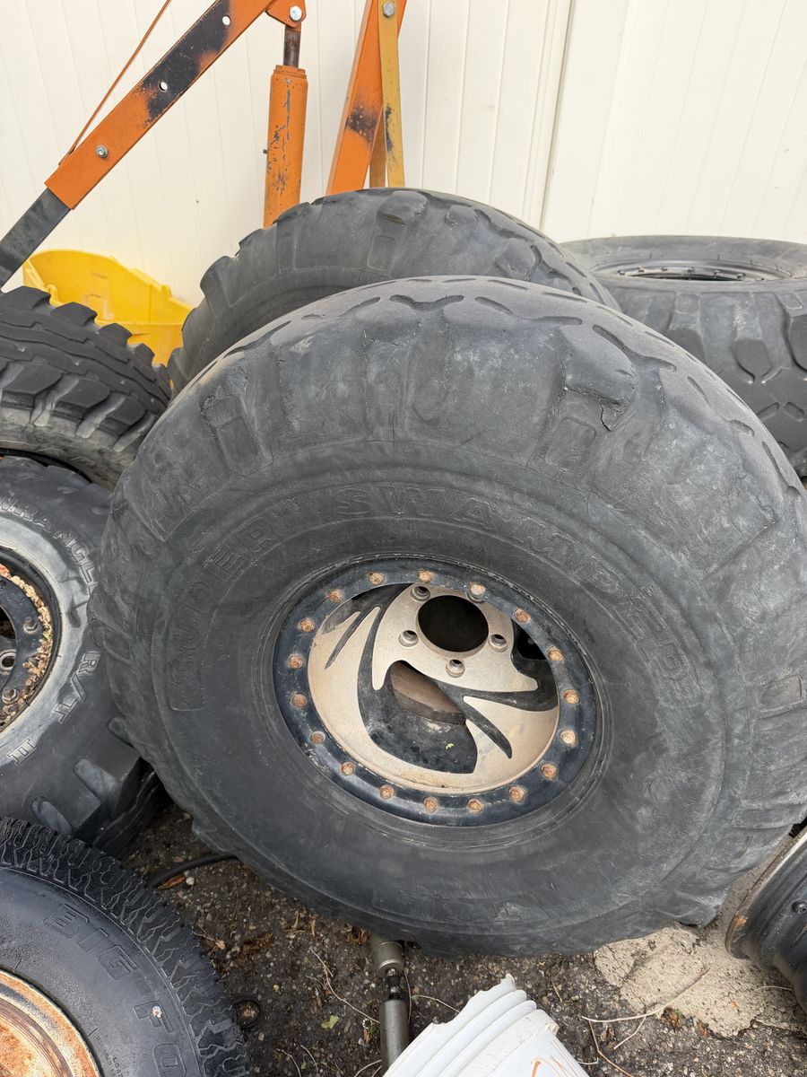 39.5 super swampers