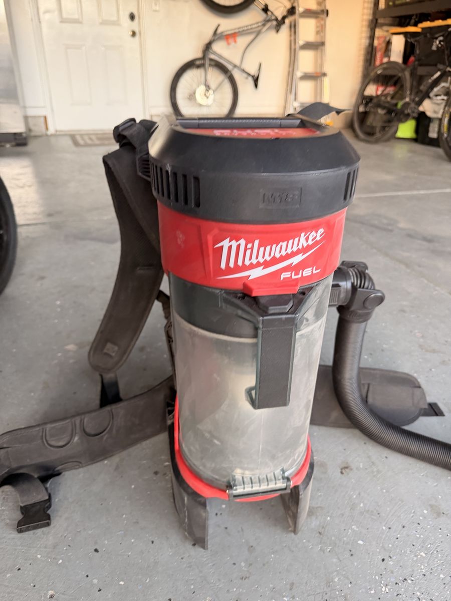 Milwaukee fuel 3-1 Brushless Backpack Vacuum
