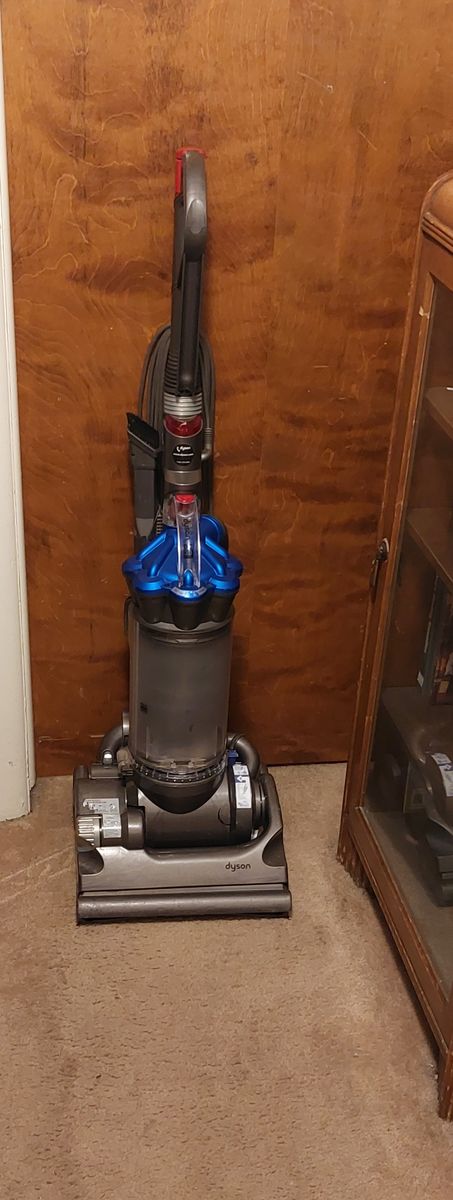 Dyson DC33 Vacuum Cleaner