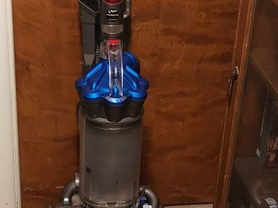 Dyson DC33 Vacuum Cleaner