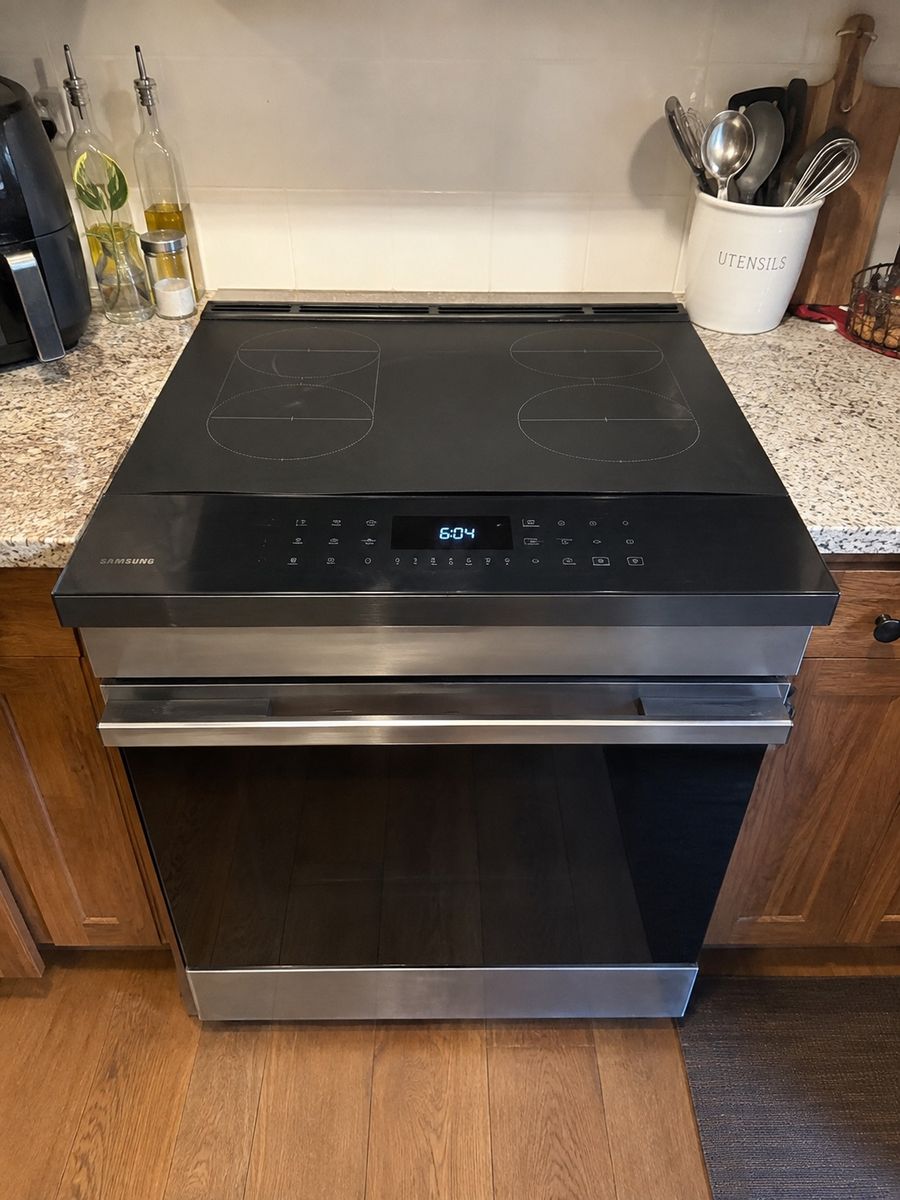 Samsung Bespoke 30” Induction Range – Like New – $600 OBO