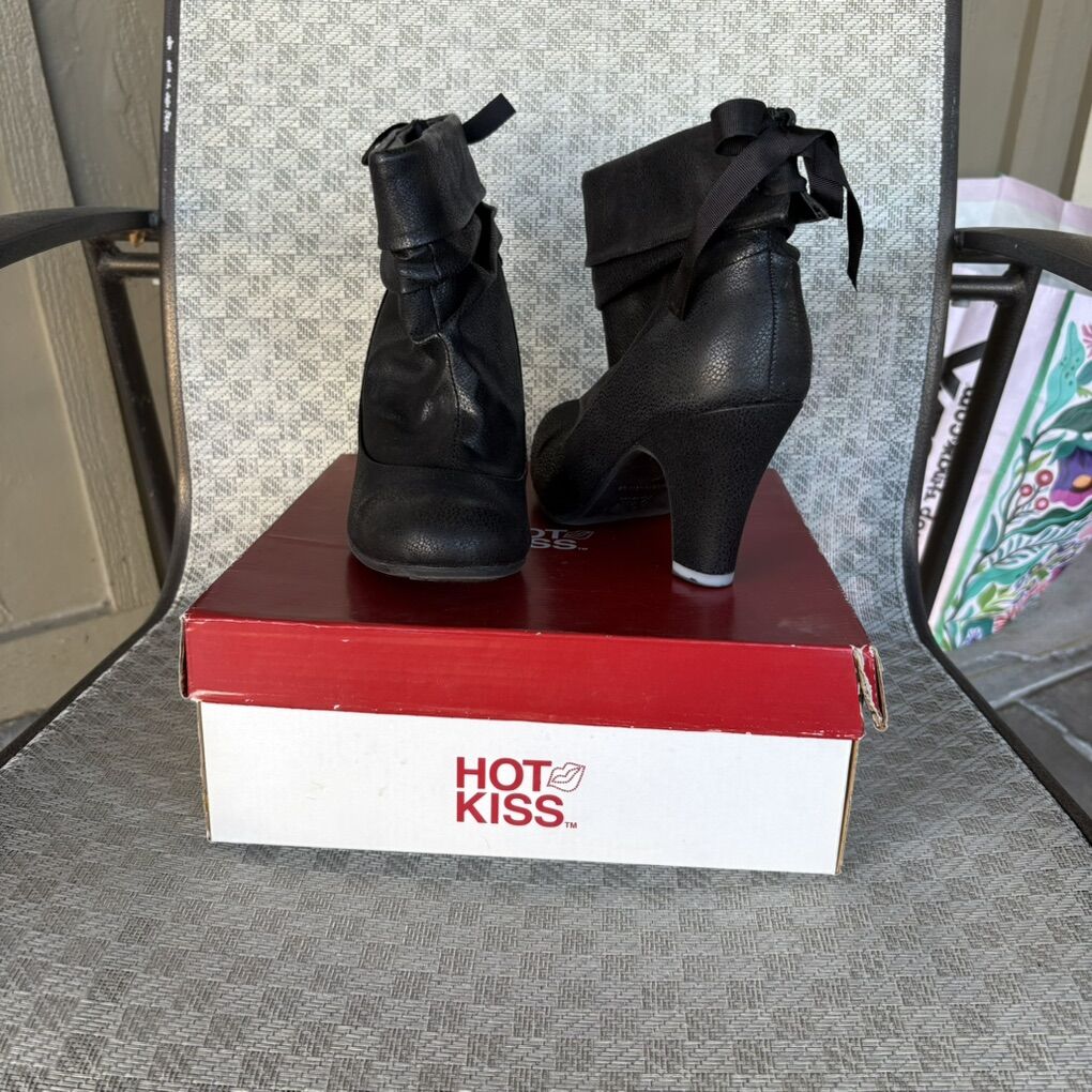 Hot Kiss Black Booties Bow Size 9M