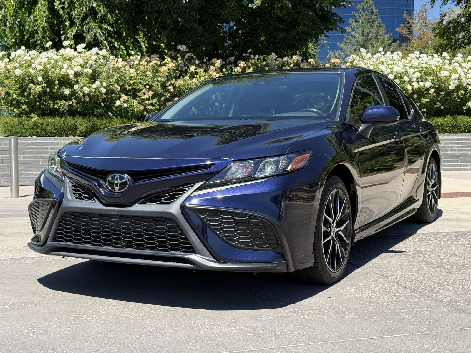 2021 Toyota Camry SE — rebuilt & branded title, 23% below market