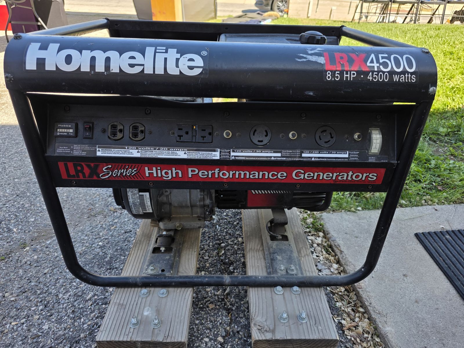 LOW HOURS 4500 watt generator. 120v 30 amp 240v 20 amp. Less than 10 run time hours