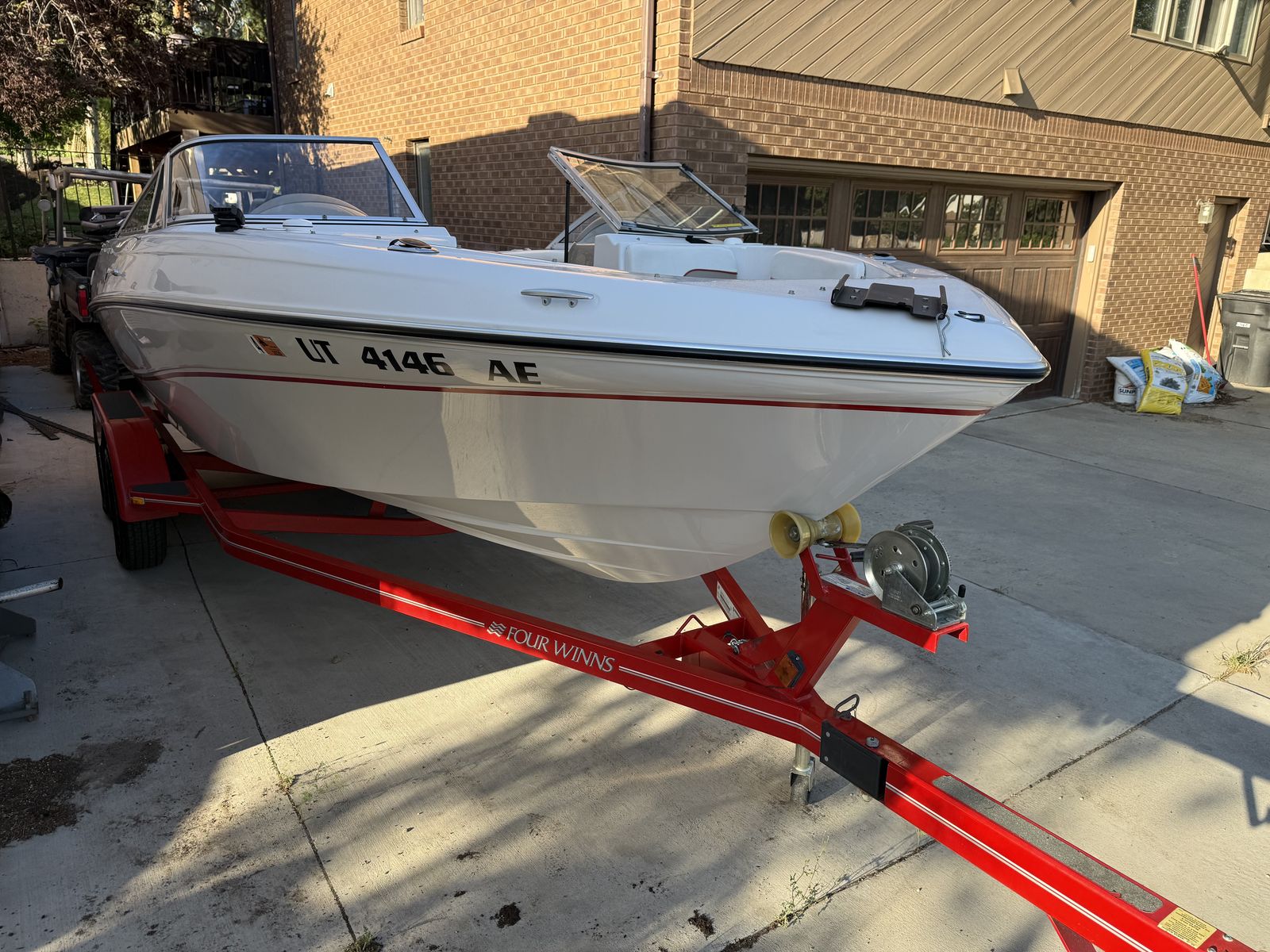 2006 Four Winns ski and fishing boat