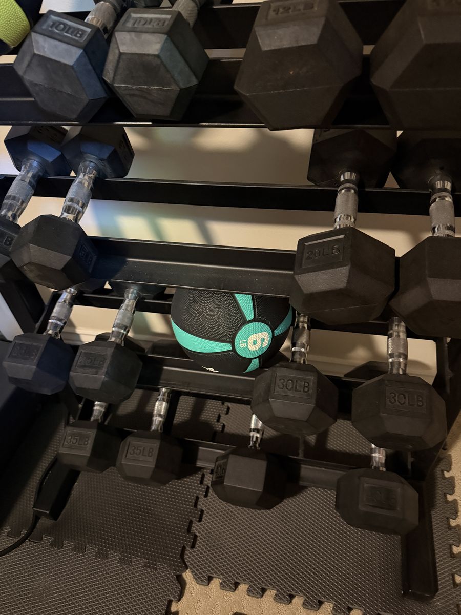 Weight set with rack and medicine balls