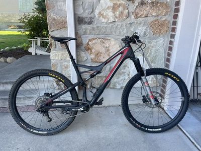 Specialized Stumpjumper w/ carbon wheel (XL) - NICA!