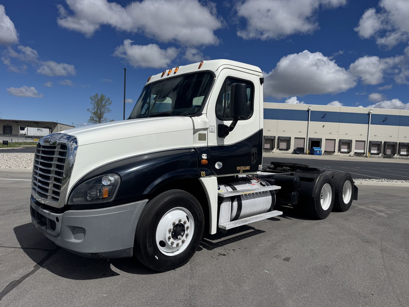 2014 Freightliner Cascadia Day Cab w/Low Miles!