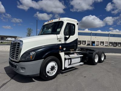 2014 Freightliner Cascadia Day Cab w/Low Miles!