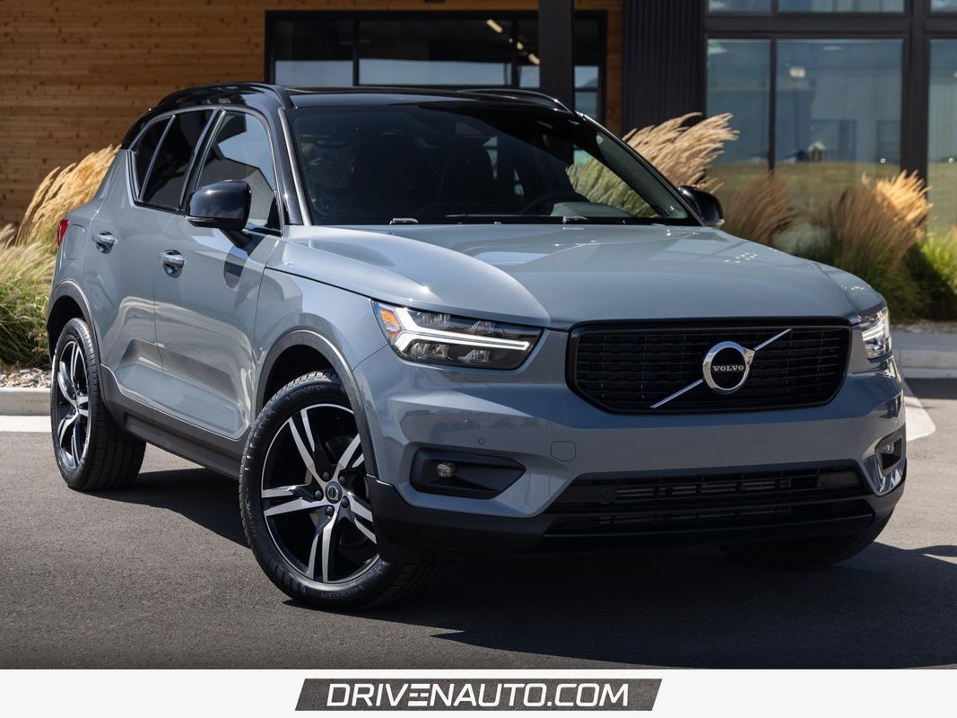 2022 Volvo XC40 T5 R-Design