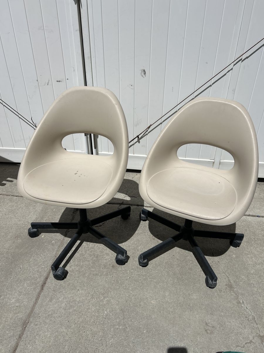 swivel desk chair.