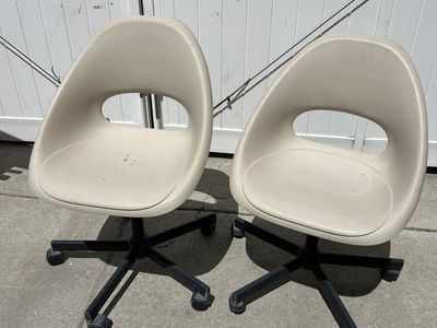 swivel desk chair.