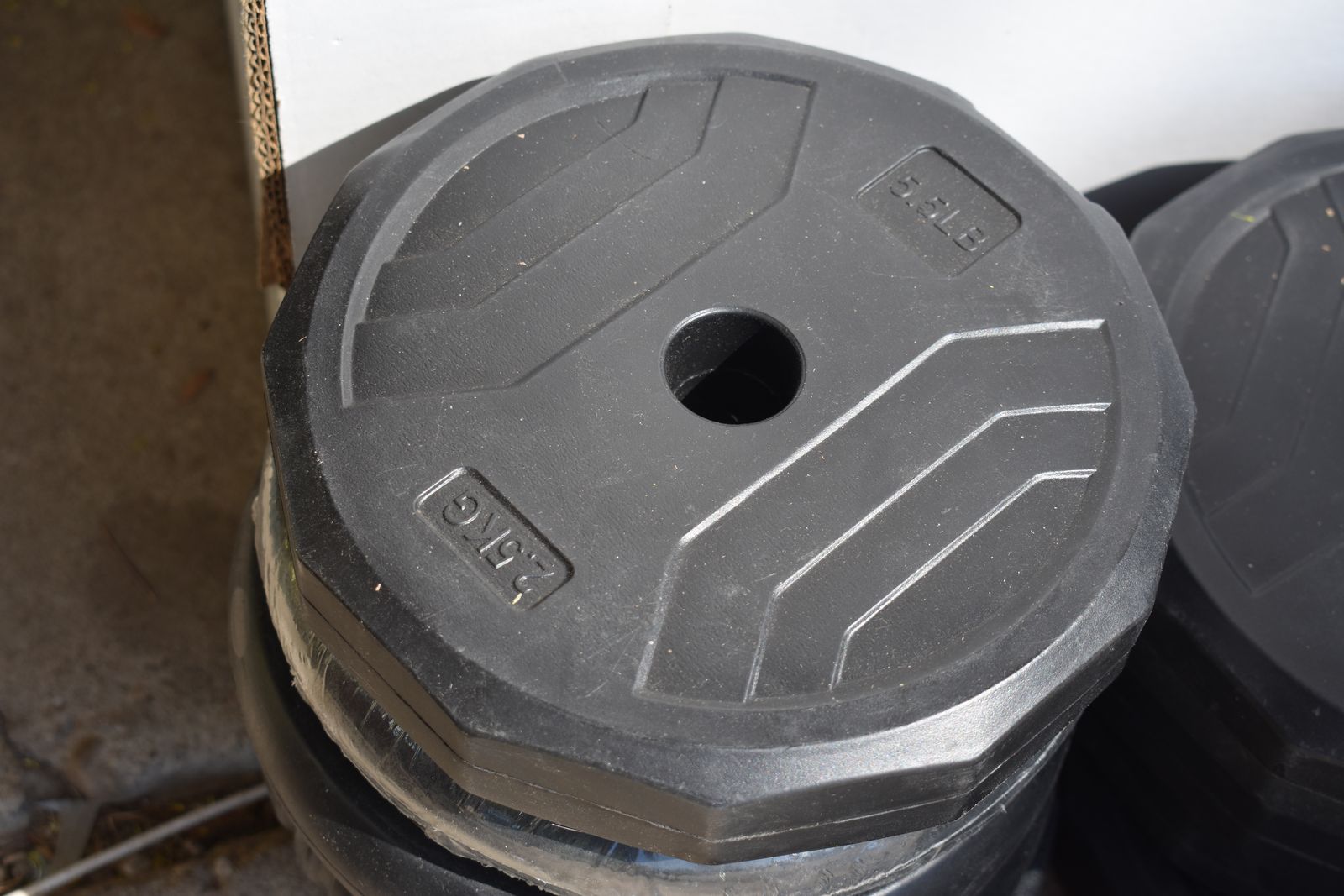 2.5kg/5.5 lb weights, 3KG/6.6LB weights, 7 and 10# weights