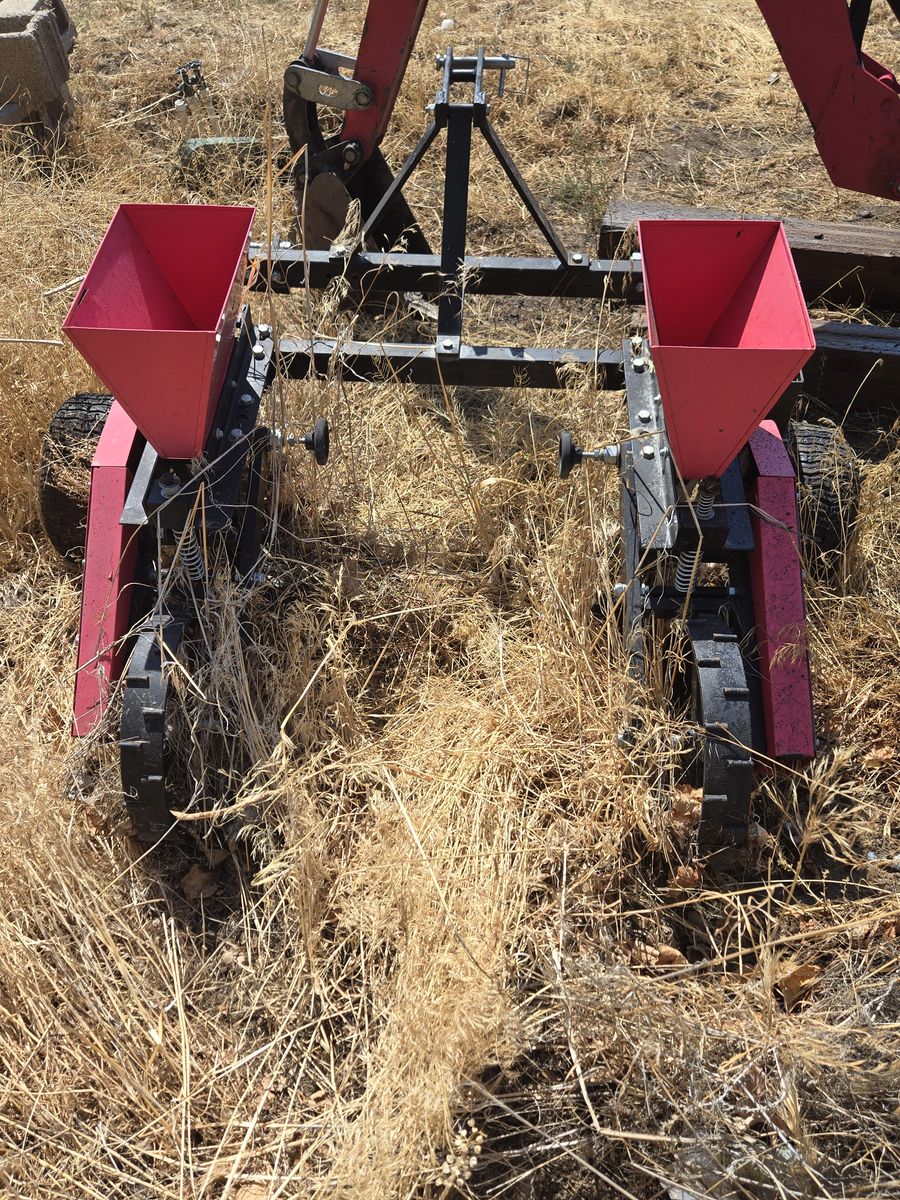 Field Tuff 3-point Planter
