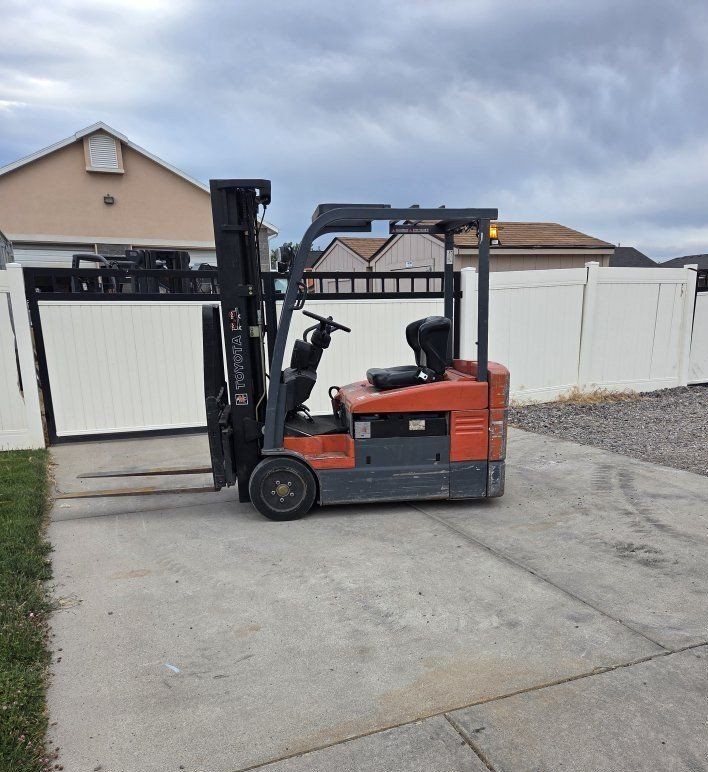 Toyota 8FBE15 Electric Forklift - 3,450 lb Capacity
