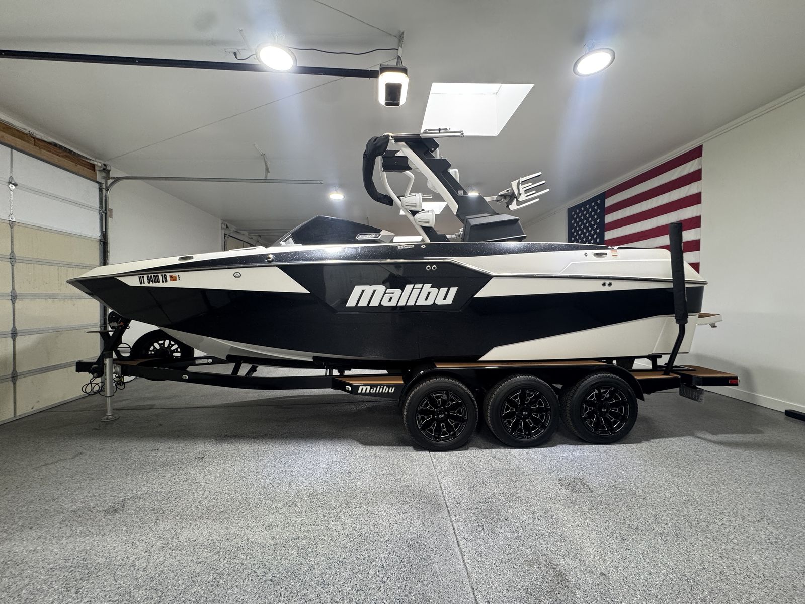2020 Malibu M240 – 140 Hours – Flagship Surf & Wake Performance
