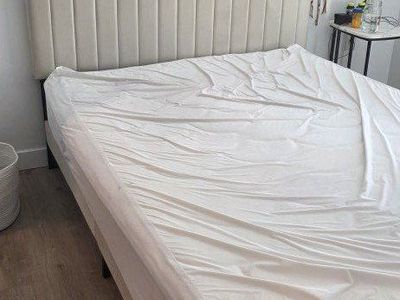 Bed frame / Mattress