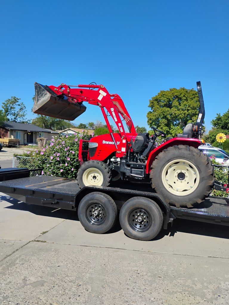 Tractor Branson 3520H with L 25 loader