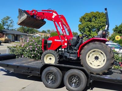 Tractor Branson 3520H with L 25 loader
