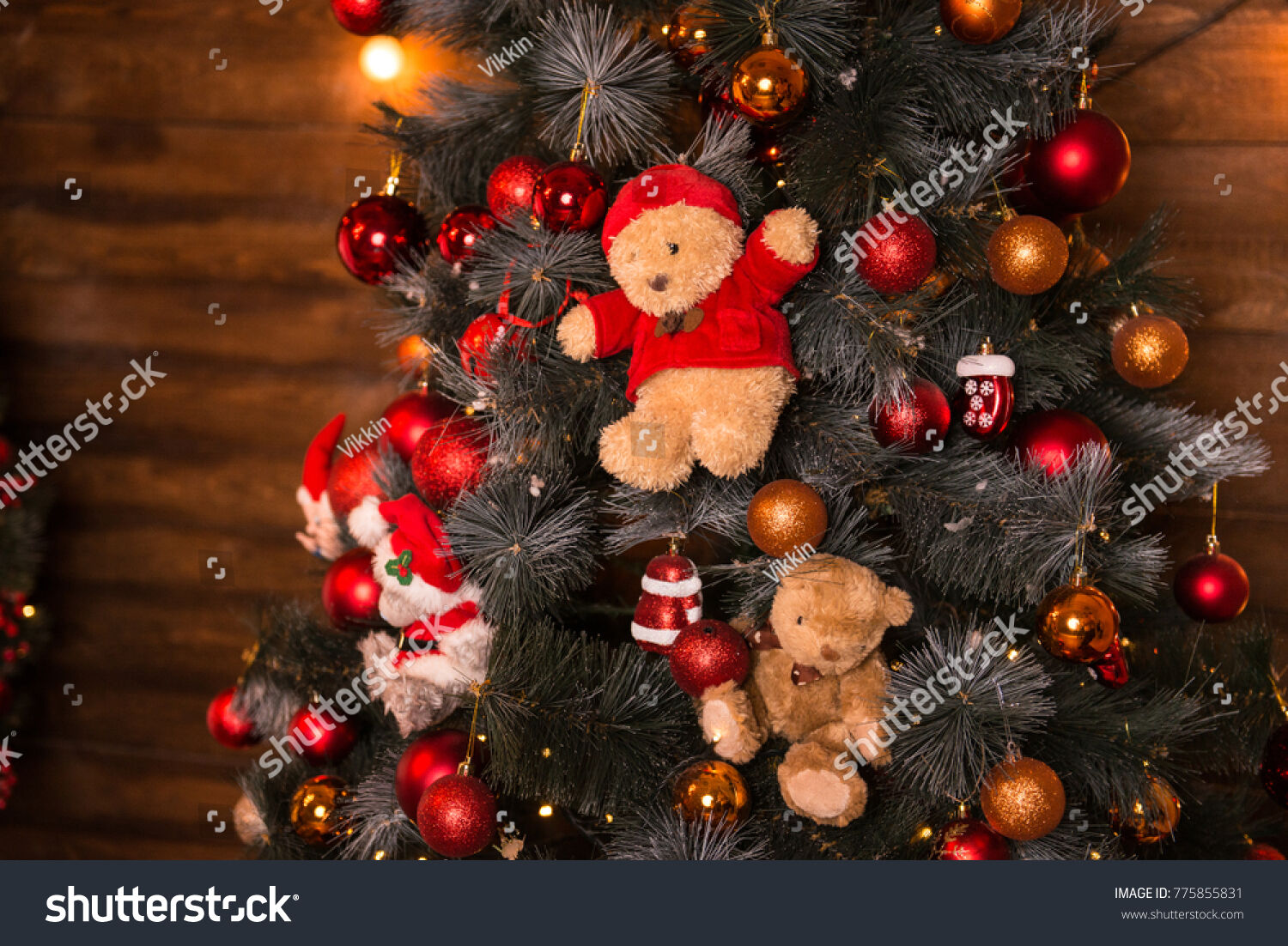 CHRISTMAS TREE WITH ORNAMENTS FROM  COLLECTIONS ETC... PLUSH BEARS AND SNOWMEN ORNAMENTS