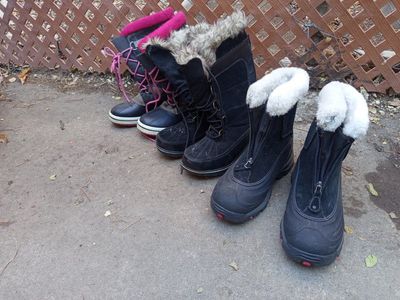 3 pairs of women snow boots
