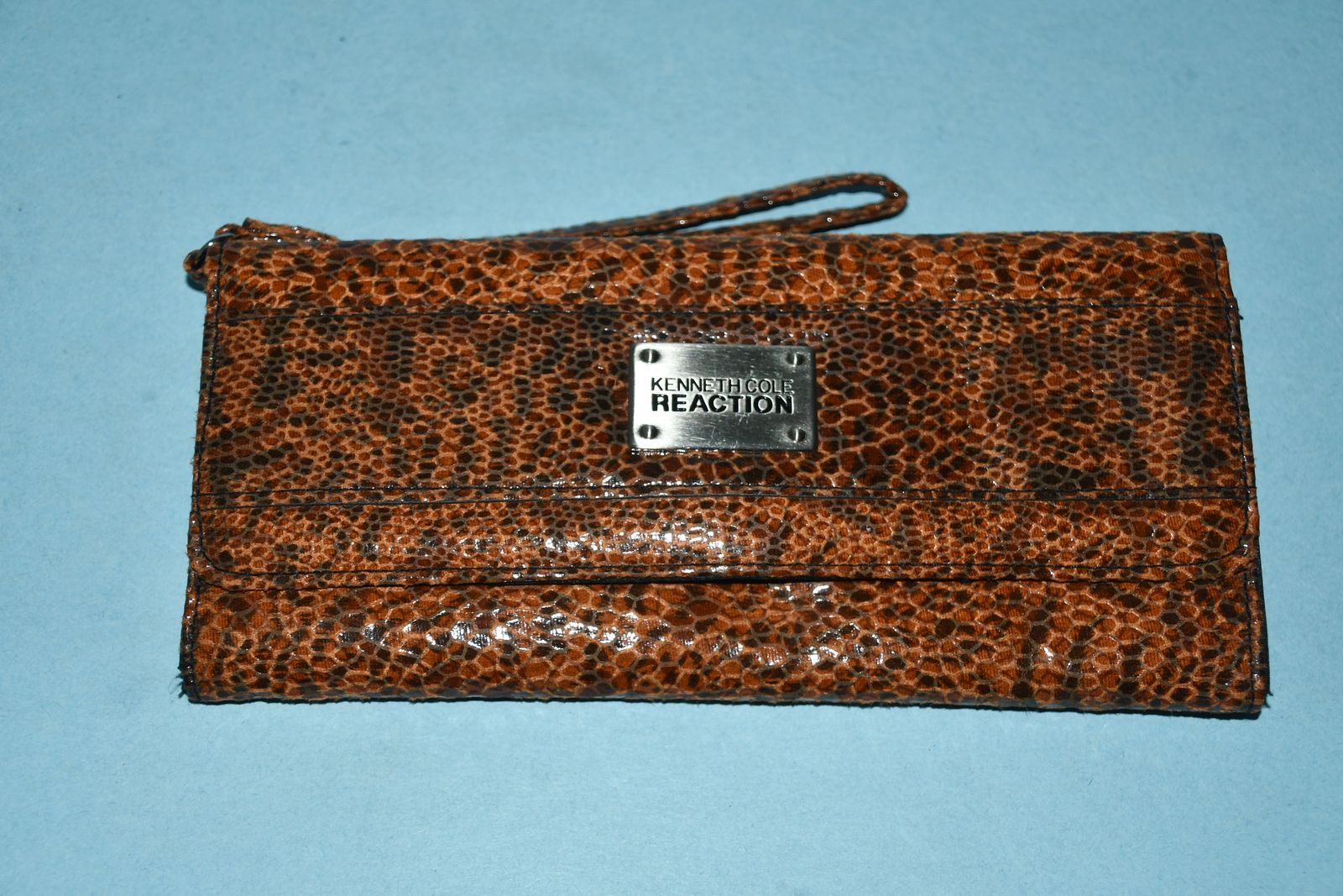 KENNETH COLE REACTION WRISTLET WALLET ~ BROWN ~ 9" x 4" x 1" ~ SNAP CLOSURE ~ CLEAN ~ $5