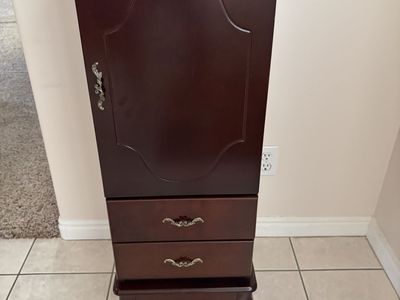 Jewelry cabinet