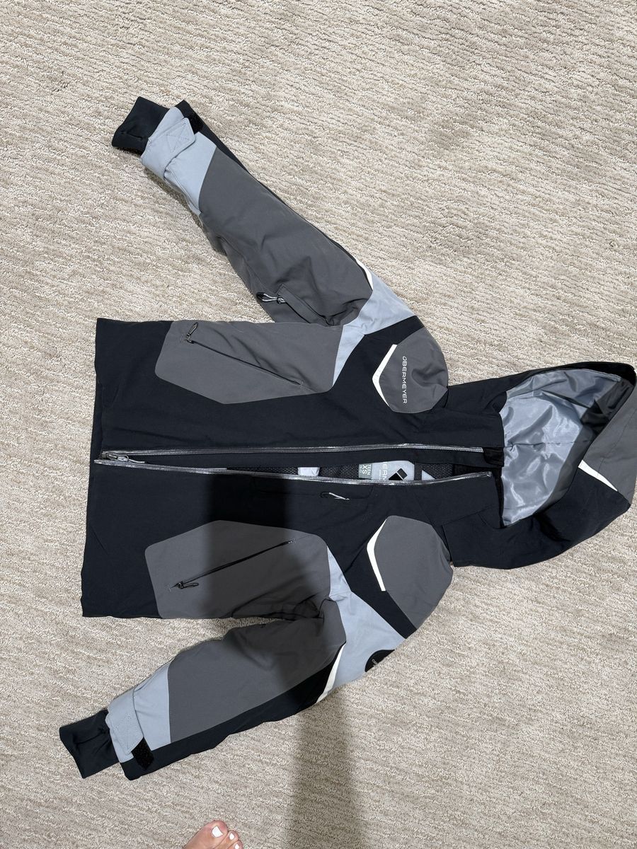 Obermeyer Mach 13 Youth Ski Jacket Black/Gray Size XS (6-7)