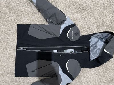 Obermeyer Mach 13 Youth Ski Jacket Black/Gray Size XS (6-7)