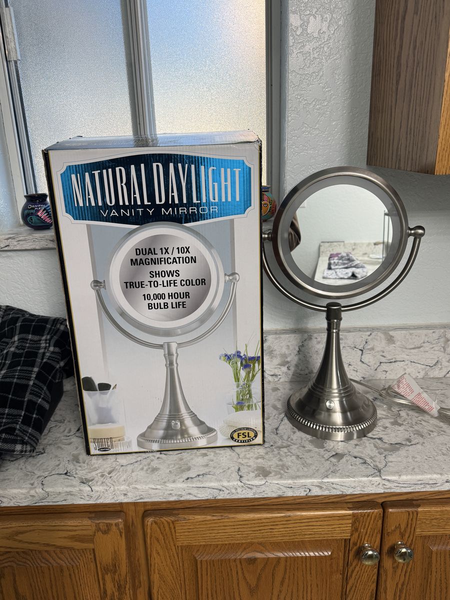 Vanity Lighted Makeup Mirror NEW