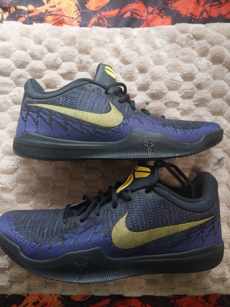 Nike Kobe Mamba Rage (court purple, black, Laker gold colorway)
Size 10.5