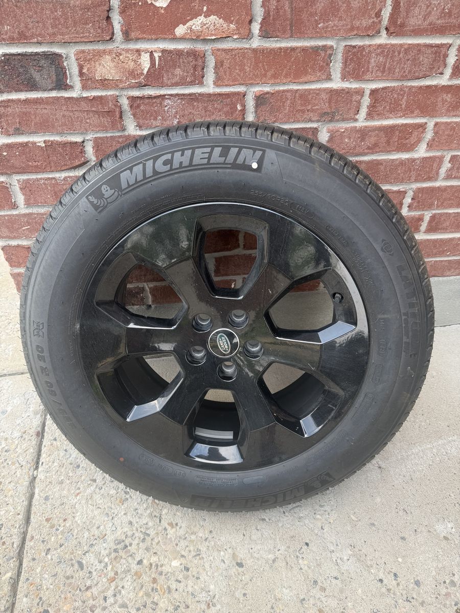 2020 Land Rover Defender Wheel and Tire
