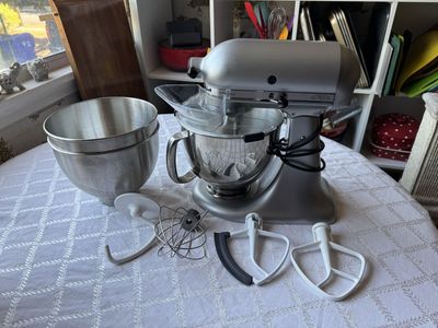 KitchenAid Artisan 5 qt 325 Watt Stand Mixer with upgraded beater, spill guard and 3 bowls