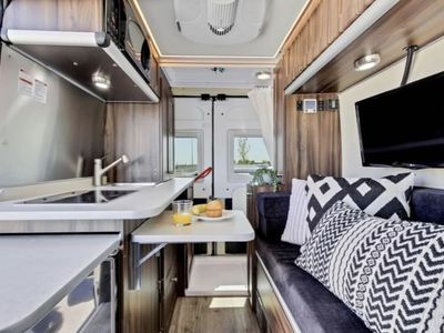 CLEAN FULLY CONTAINED OFF-GRID 2018 PROMASTER