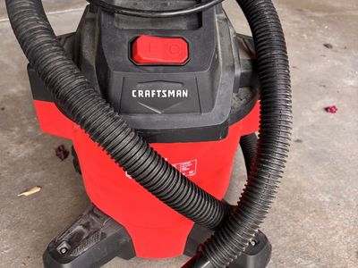 Nice Craftsman wet dry vacuum with attachments