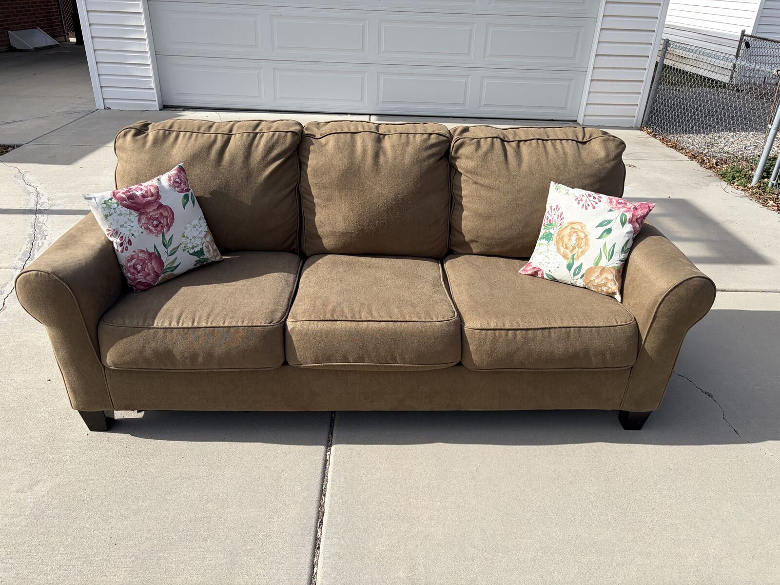 Clean & Comfortable 3-Seat Sofa – FREE Curbside Delivery
