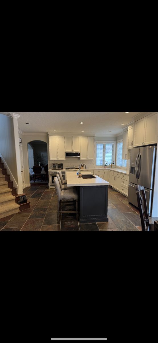 Kitchen Cabinets Set with White Quartz Countertops & Backsplash