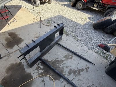Heavy Duty Hay Bale Spear Attachment for Tractor Skid Steer - 2 removable spears